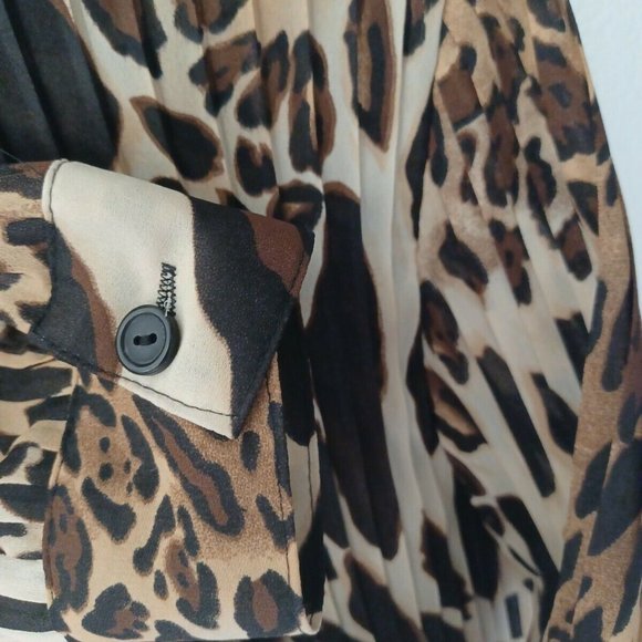 NWOT Sarah B Studio Pleated Leopard Print Button Up Sheer Blouse Sz M - Picture 11 of 11